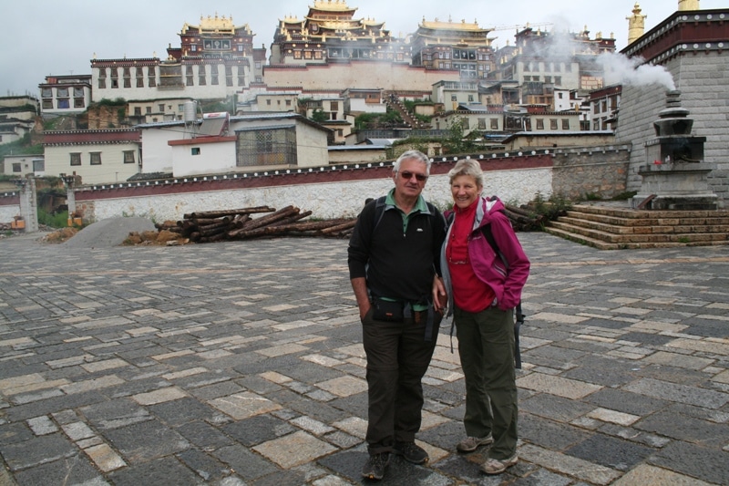  Marcelle et Albert au monastere Songzanlin Shangri-la Yunnan