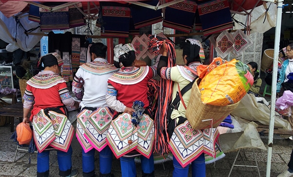 Minorite Yi au marche de Yuanyang Yunnan