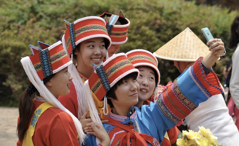 Filles Yi foret de pierre de Shilin Yunnan 