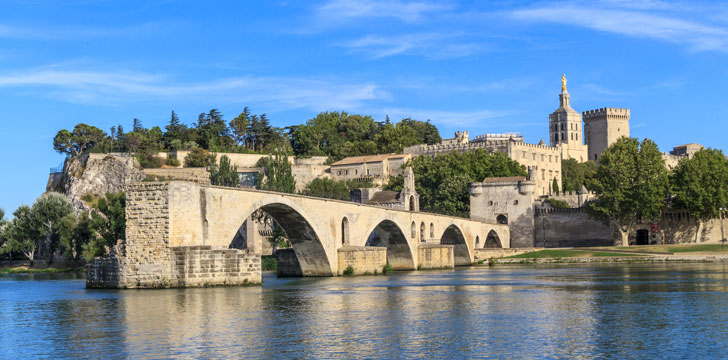Pont Avignon voyageurs ciel yunnan