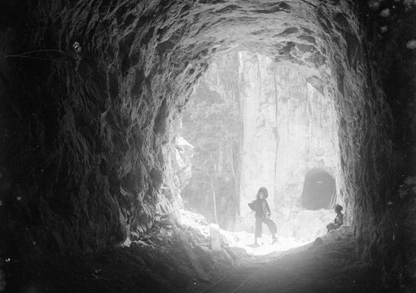 la ligne de chemin de fer du yunnan 10