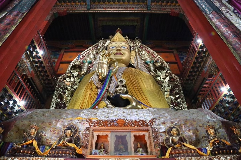 Bouddha au Monastère de Songzanlin Shangrila Chine Bouddha au Monastère de Songzanlin Shangri la Chine
