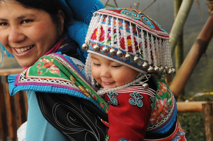 femme et enfant de l'ethnie Yi Yuanyang